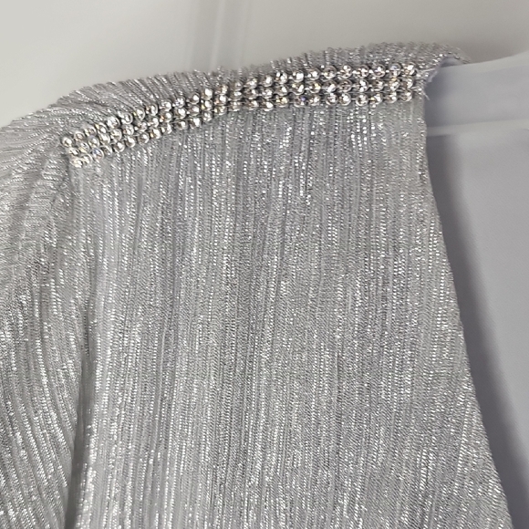 MSK Metallic Silver V-Neck Top - Picture 6 of 12